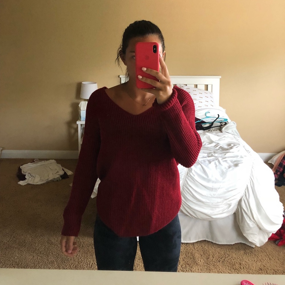 Maroon Back twist sweater/M
